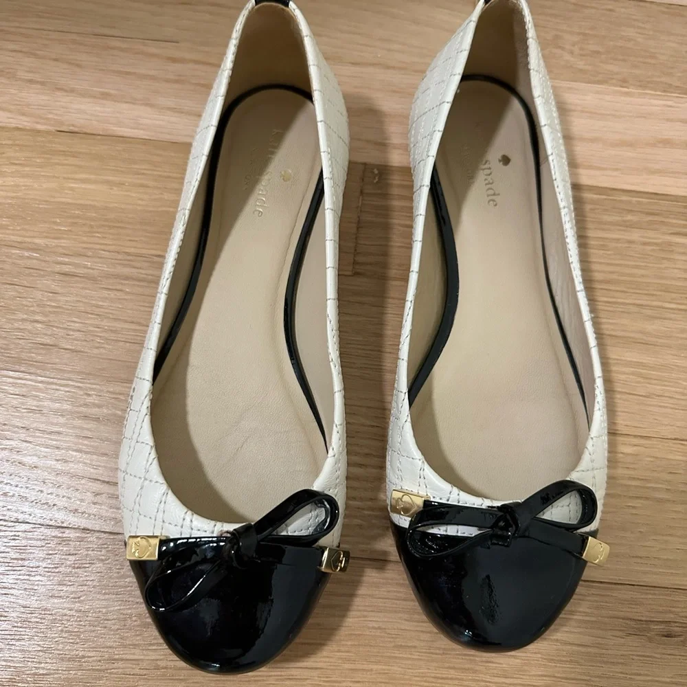 Kate Spade black/white ballet flats with bow accents
